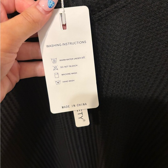 Black Textured Short Sleeve V Neck Top - Picture 7 of 7